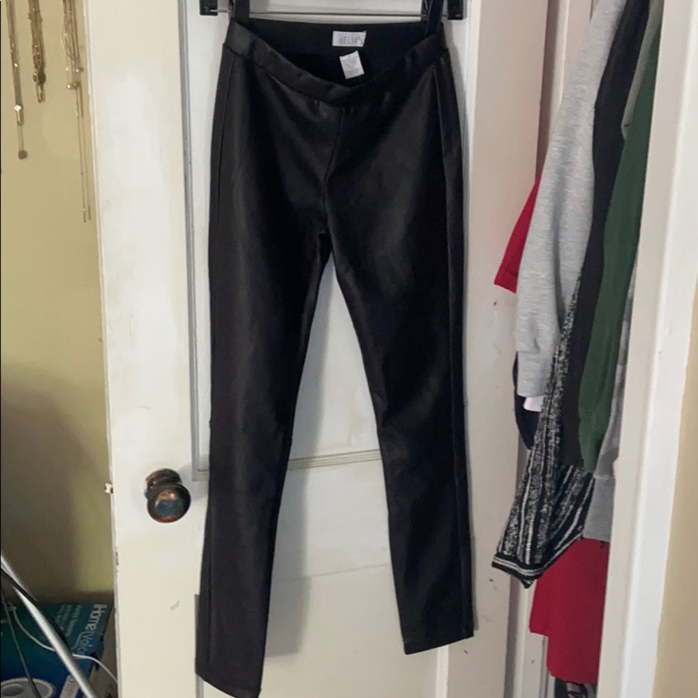 Leather leggings !!